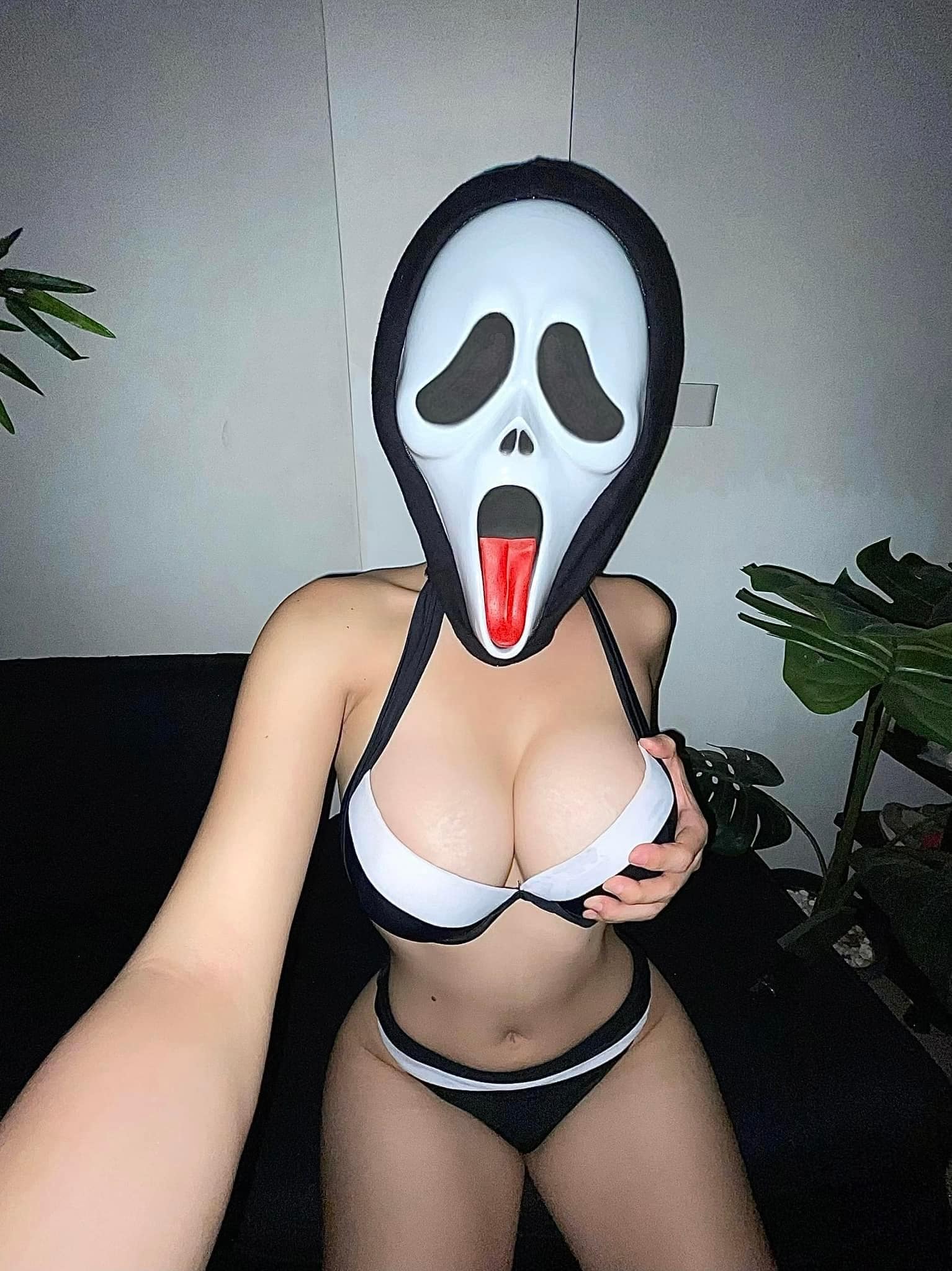 bikini scary movie mask lol.jpg