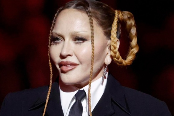 fans-scared-of-madonnas-new-face807.jpg