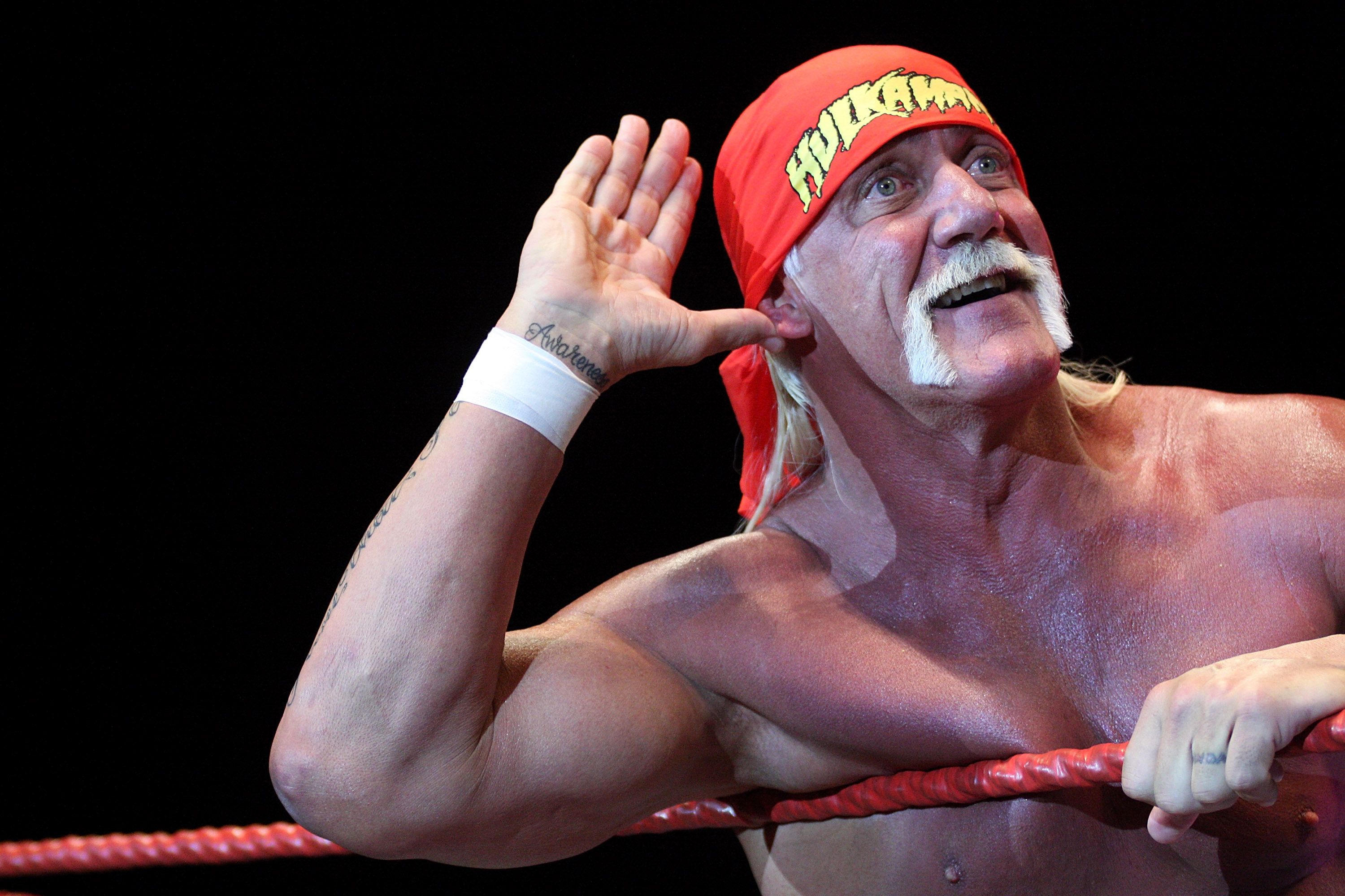 hulk-hogan-in-action-during-his-hulkamania-tour-at-the-news-photo-93358402-1550762632.jpg