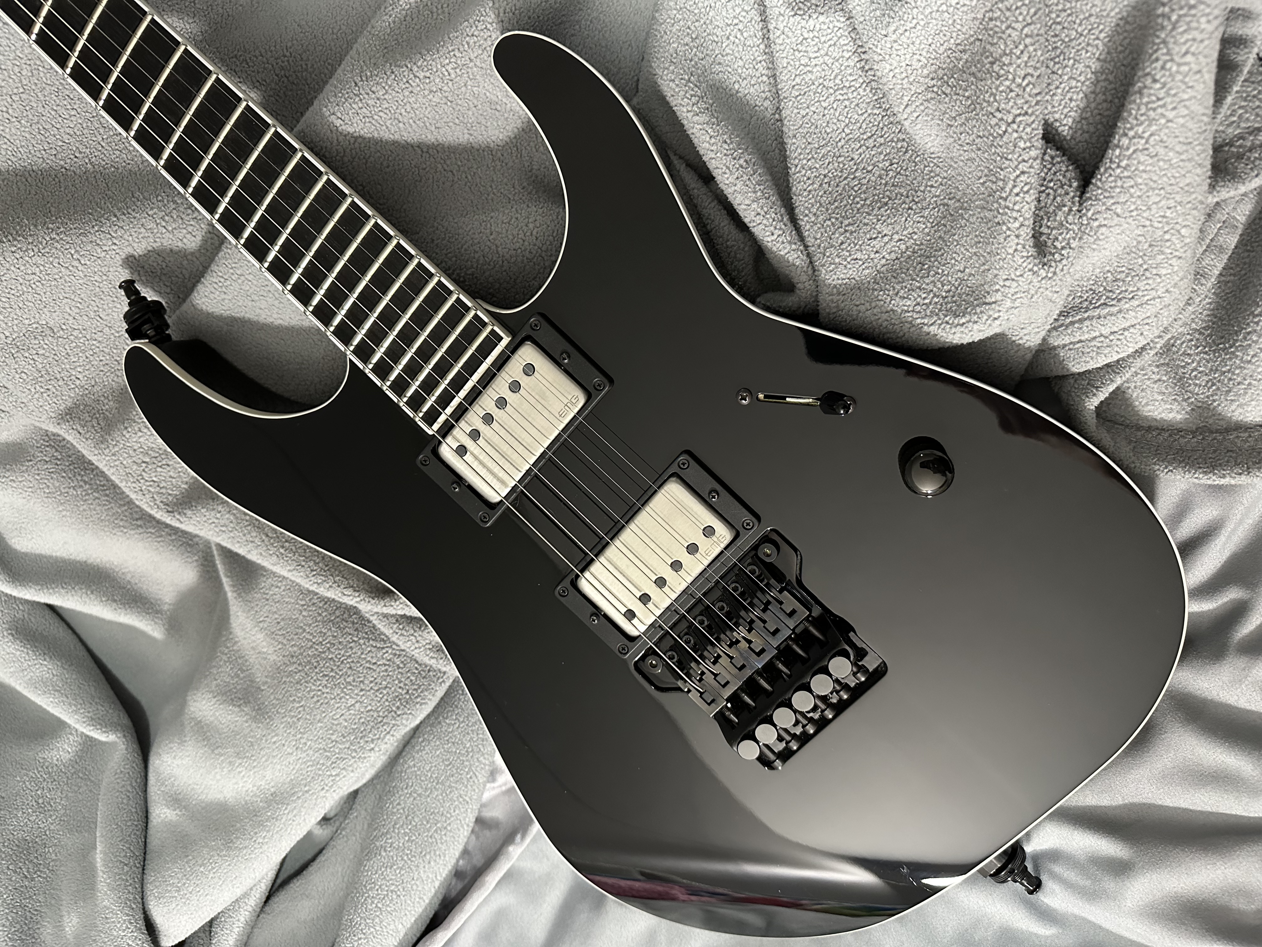 Jackson soloist deals mick thomson