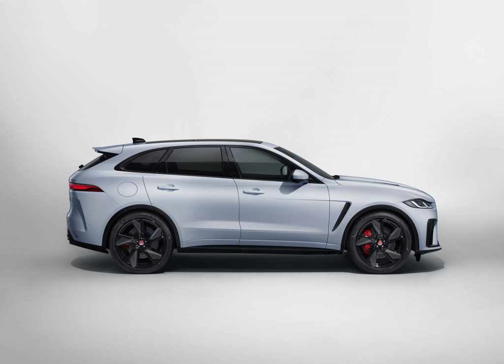 Jag_F-PACE_SVR_22MY_Exterior_Side_002_110821-2.jpg